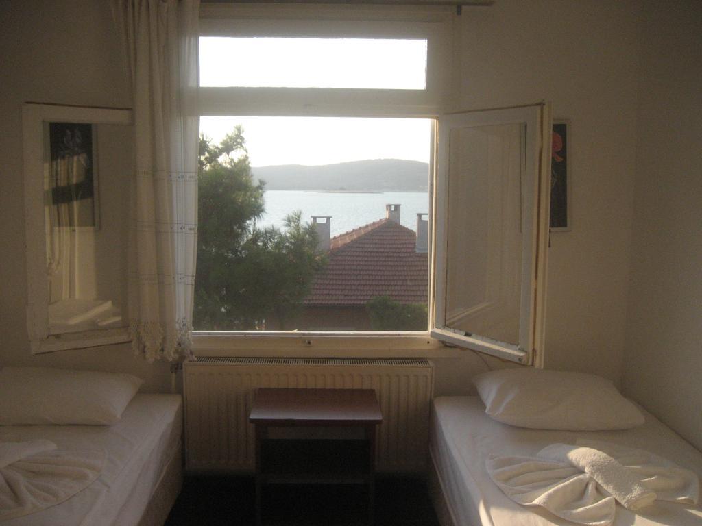 Mavi Pension Hotell Ayvalı Exteriör bild