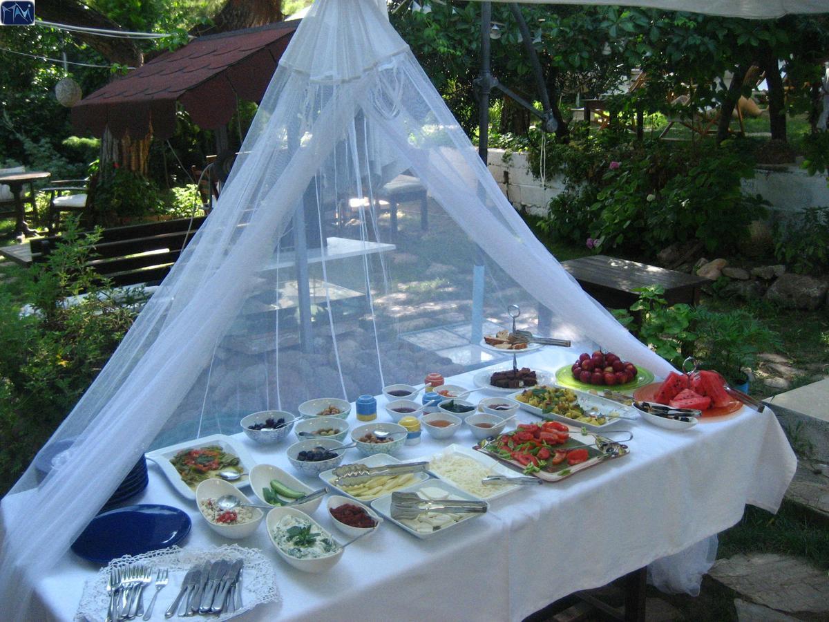 Mavi Pension Hotell Ayvalı Exteriör bild